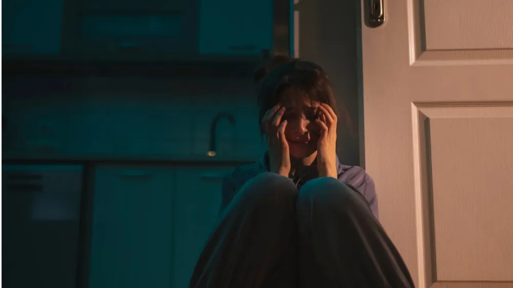 Ansiedade de separação em adultos: Por que dói tanto ficar sozinho?